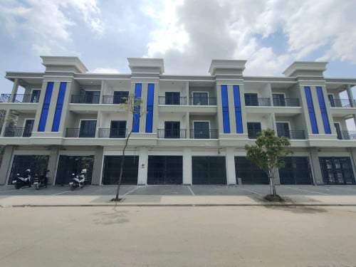 ផ្ទះអាជីវកម្មផ្លូរដ្ឋ40m  &16m