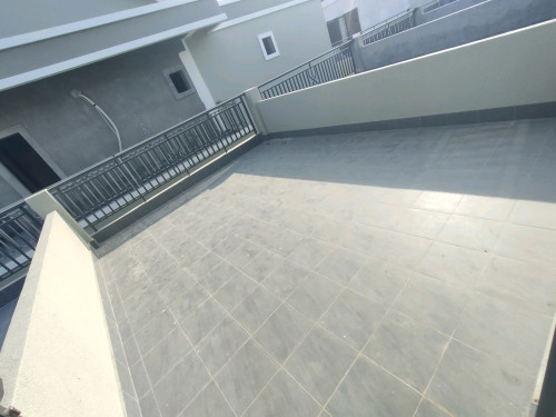 ផ្ទះអាជីវកម្មផ្លូរដ្ឋ40m  &16m