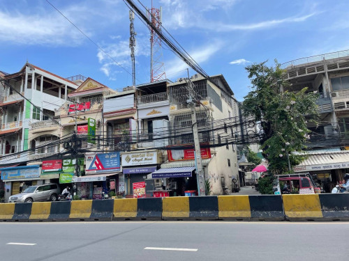 ផ្ទះកែងផ្លូវធំលក់បន្ទាន់- តម្លៃក្រោមទីផ្សារជិត50% លក់ចាក់អង្រែលើ ជិតស្ពានអាកាសច្បារអំពៅ