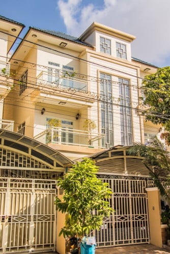 វីឡាភ្លោះជួល twin villa