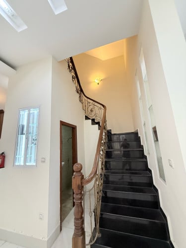 វីឡាភ្លោះជួល twin villa