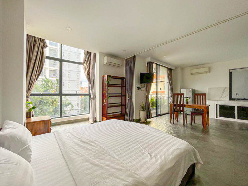 ๐โโ๏ธ Bright Studio Room for Rent near Royal Palace