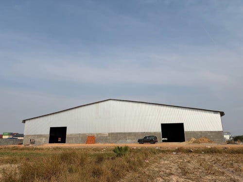 ឃ្លាំងសម្រាប់ជួល/ warehouse for rent- ក្រោយបុរីពិភពថ្មីផ្លូវជាតិលេខ3 ក្បែរផ្លូវក្រវ៉ាត់ក្រុងទី3