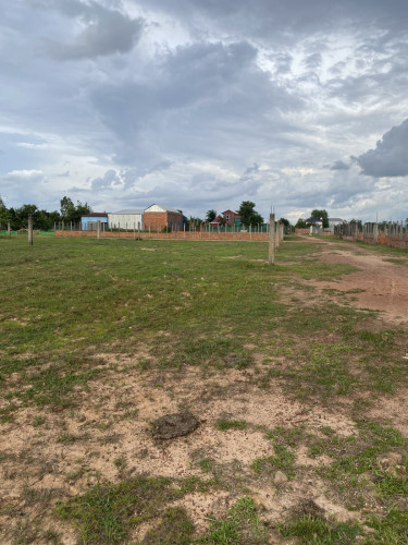 ដីលក់បន្ទាន់ ១០មx២០ម​ (ផ្លង់រឹង)