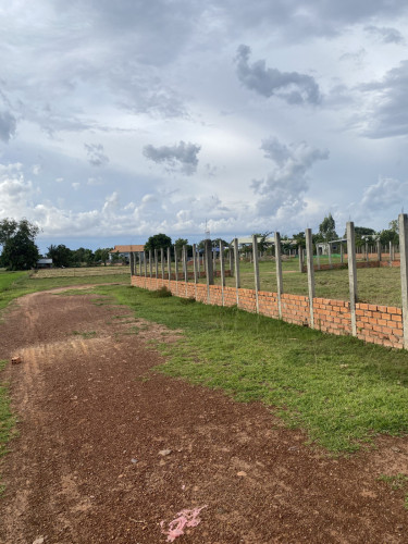 ដីលក់បន្ទាន់ ១០មx២០ម​ (ផ្លង់រឹង)