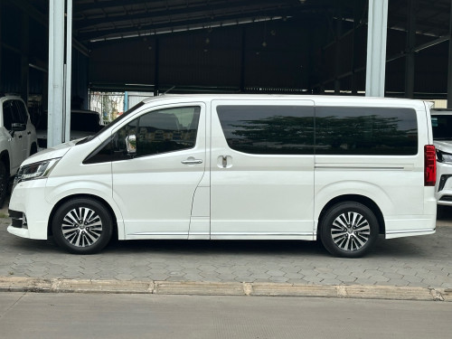 2021 TOYOTA GRANVIA Premium VIP