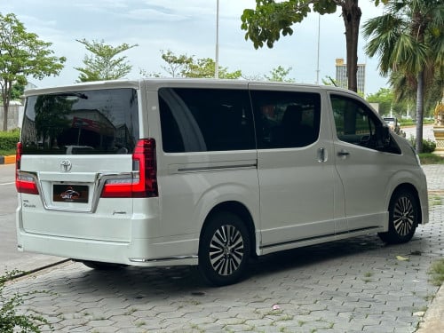 2021 TOYOTA GRANVIA Premium VIP