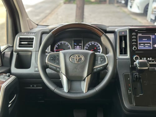 2021 TOYOTA GRANVIA Premium VIP