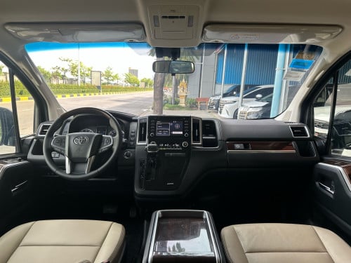 2021 TOYOTA GRANVIA Premium VIP