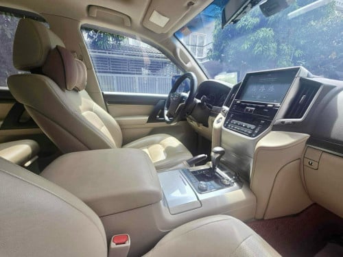 Land Cruiser 2019 G.X.R Grand Touring