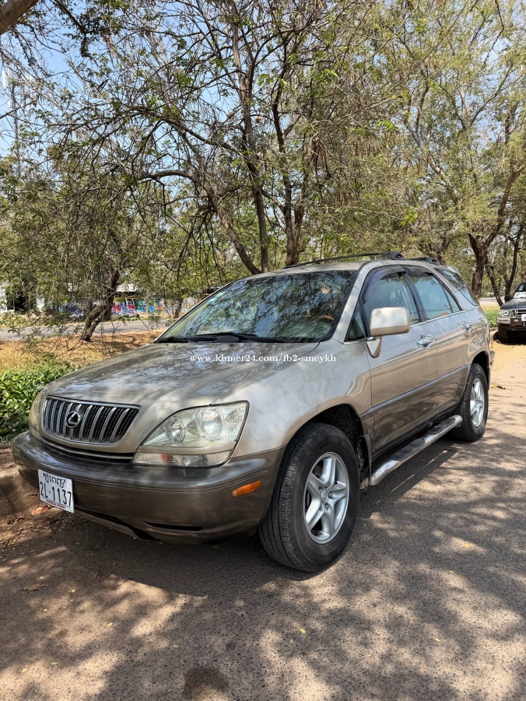 Lexus ឆ្នាំ2001 បុង2 (ហ្គាស់បិច)