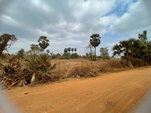 ដីក្រុងកំពង់ស្ពឺលក់វិញ ដីកំពុងអភិវឌ្ឍនិ៍មានឱកាសចំណេញ