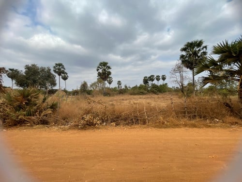 ដីក្រុងកំពង់ស្ពឺលក់វិញ ដីកំពុងអភិវឌ្ឍនិ៍មានឱកាសចំណេញ