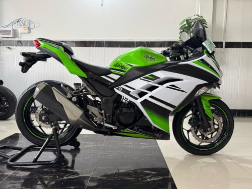 Kawasaki Ninja250cc 2015abs ក្រដាស់ពន្ធ មកពីជប៉ុន