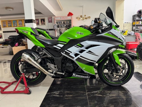 Kawasaki Ninja250cc 2015abs ក្រដាស់ពន្ធ មកពីជប៉ុន