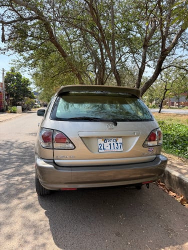 Lexus ឆ្នាំ2001 បុង2 (ហ្គាស់បិច)