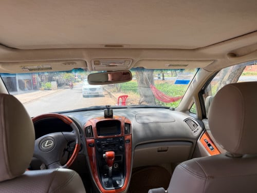 Lexus ឆ្នាំ2001 បុង2 (ហ្គាស់បិច)