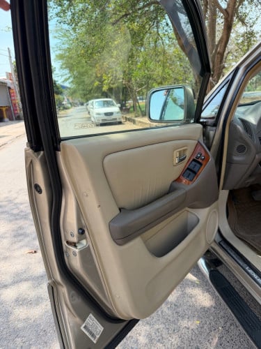 Lexus ឆ្នាំ2001 បុង2 (ហ្គាស់បិច)