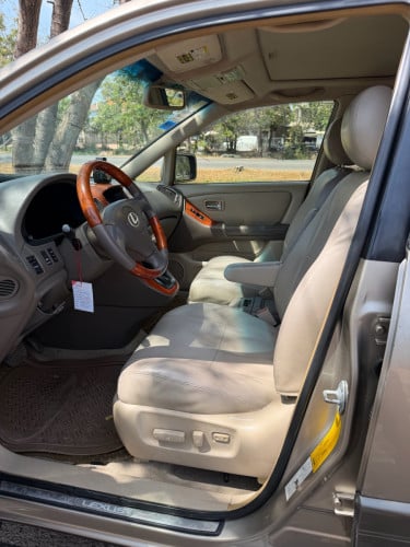 Lexus ឆ្នាំ2001 បុង2 (ហ្គាស់បិច)