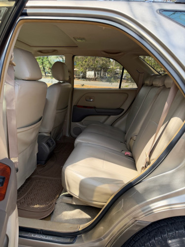 Lexus ឆ្នាំ2001 បុង2 (ហ្គាស់បិច)