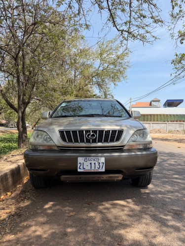 Lexus ឆ្នាំ2001 បុង2 (ហ្គាស់បិច)