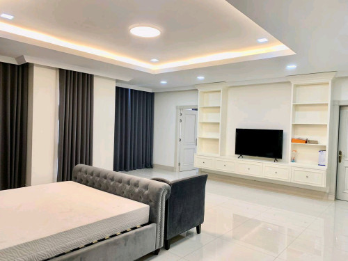 Queen Villa Corner For Rent / Borey Peng Huoth Bueng Snor