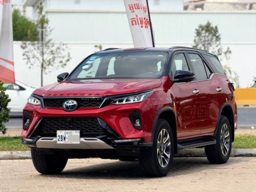 TOYOTA Fortuner Legender 2023