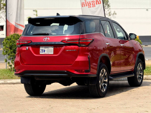 TOYOTA Fortuner Legender 2023