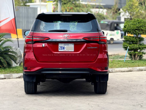 TOYOTA Fortuner Legender 2023