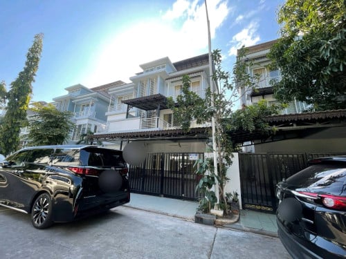 Twins Villa For Rent / Borey Peng Huoth Bueng Snor