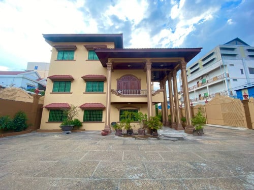 Very Spacious Villa for Rent near Street 271