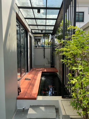 ផ្ទះលក់ក្នុងបុរីទេសចរណ៍ផ្លូវធំទល់មុខសួន ក្រុងសៀមរាប