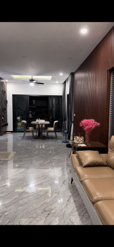 ផ្ទះលក់ក្នុងបុរីទេសចរណ៍ផ្លូវធំទល់មុខសួន ក្រុងសៀមរាប