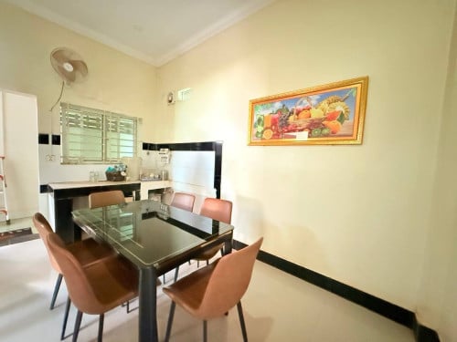 ផ្ទះវីឡាបែបទំនេីបលក់នៅផ្លូវក្រវ៉ាត់ក្រុងទី1​ ម្ចាស់ផ្ទាល់