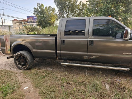 លក់ឡាន Ford F350 ឆ្នាំ05 តម្លៃ8600 ចរចា ម៉ាស៊ីនម៉ាស៊ូតហ្ស៊ីន
