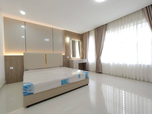 វីឡាកូនកាត់ LC2 លក់បន្ទាន់ (ម្ចាស់ផ្ទាល់)