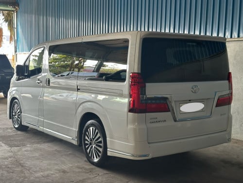 2021 TOYOTA GRANVIA Premium VIP