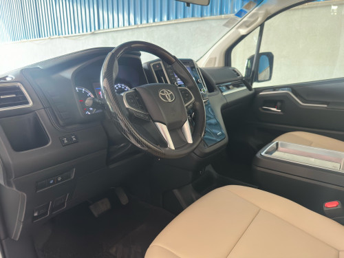 2021 TOYOTA GRANVIA Premium VIP