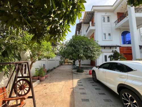 8 Bedroom Villa for Rent near AEON2