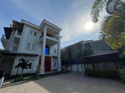 8 Bedroom Villa for Rent near AEON2