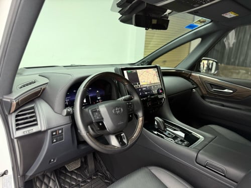 Toyota Alphard 2024 6000km