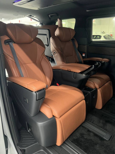 Toyota Alphard 2024 full option ក្រដាស់ពន្ធប្រើបាន3000kmថ្មីដូចខ្លាញ់គោ