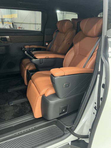 Toyota Alphard 2024 full option ក្រដាស់ពន្ធប្រើបាន3000kmថ្មីដូចខ្លាញ់គោ