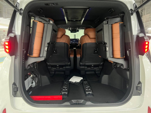 Toyota Alphard 2024 full option ក្រដាស់ពន្ធប្រើបាន3000kmថ្មីដូចខ្លាញ់គោ
