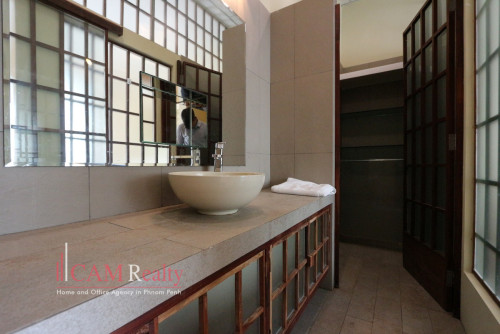 Western style 1 bedroom apartment for rent in Daun Penh