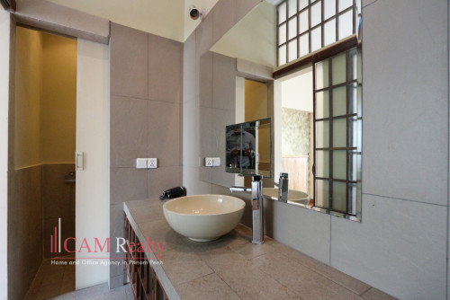 Western style 1 bedroom apartment for rent in Daun Penh