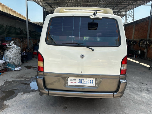 រថយន្ដសាំយ៉ុង  ឆ្នាំ 03 តម្លៃចរចា 13,500$ ssangyong istana