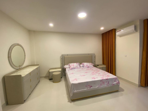 ផ្ទះវីឡាកូនកាត់LAលក់បន្ទាន់តម្លៃក្រោមទីផ្សារបុរីប៉េងហ៊ួតផ្លូវ50m
