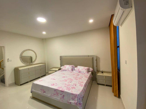 ផ្ទះវីឡាកូនកាត់LAលក់បន្ទាន់តម្លៃក្រោមទីផ្សារបុរីប៉េងហ៊ួតផ្លូវ50m