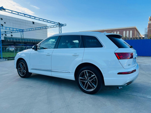 Audi Q7 2017 V6 សាំង